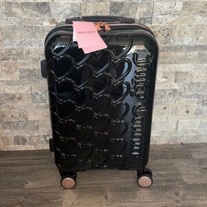 Juicy Couture Heart 💞 Carry On Luggage 21’ 🧳